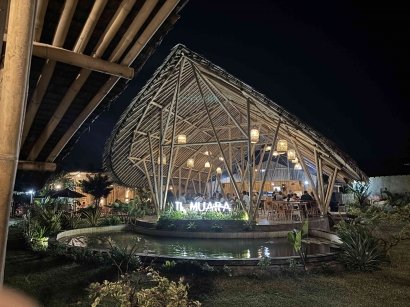 Rumah Makan The Muara Di Jogja Malam Hari